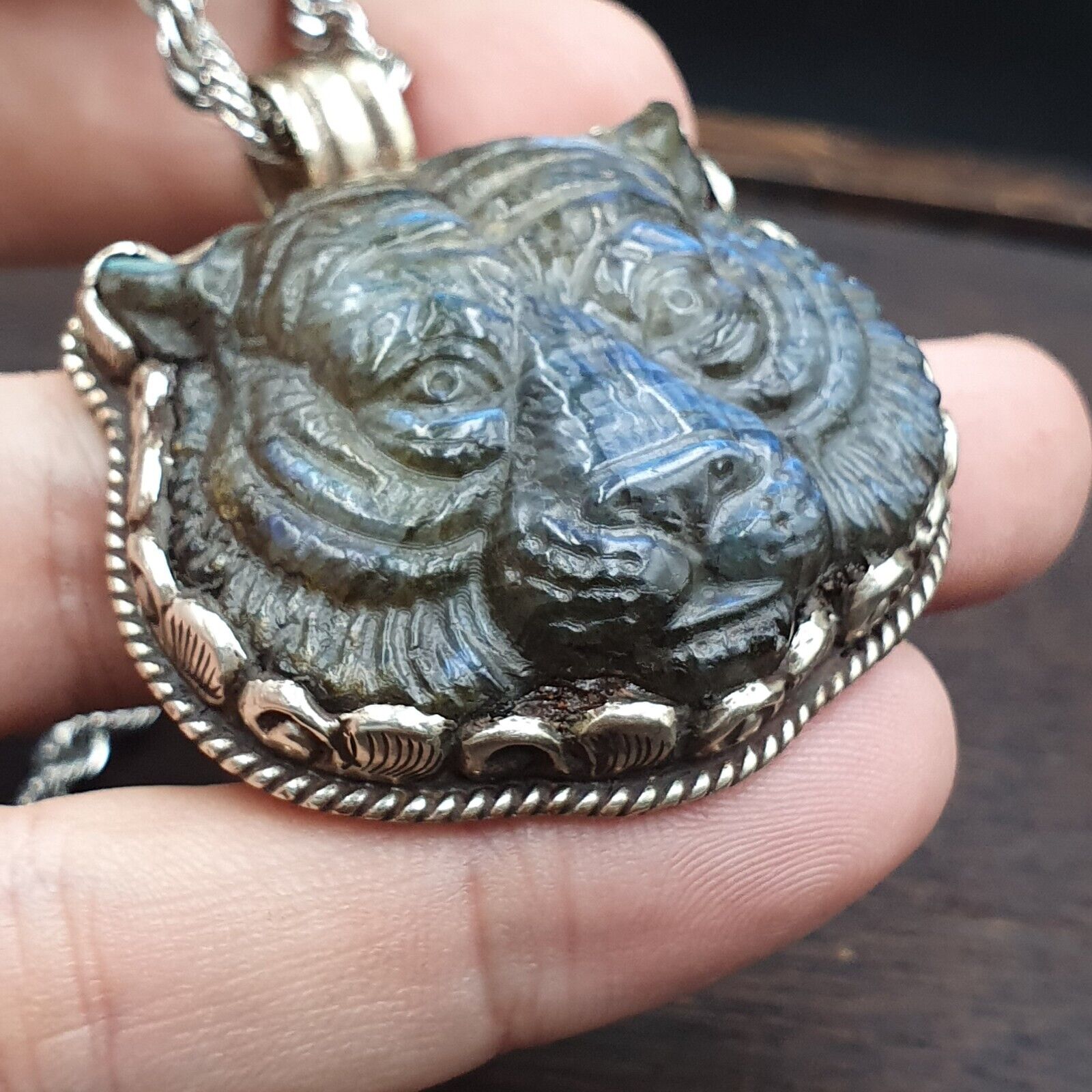 BIG MEN'S VINTAGE Natural Blue Fire Carving Labradorite Lion Face Necklace 2