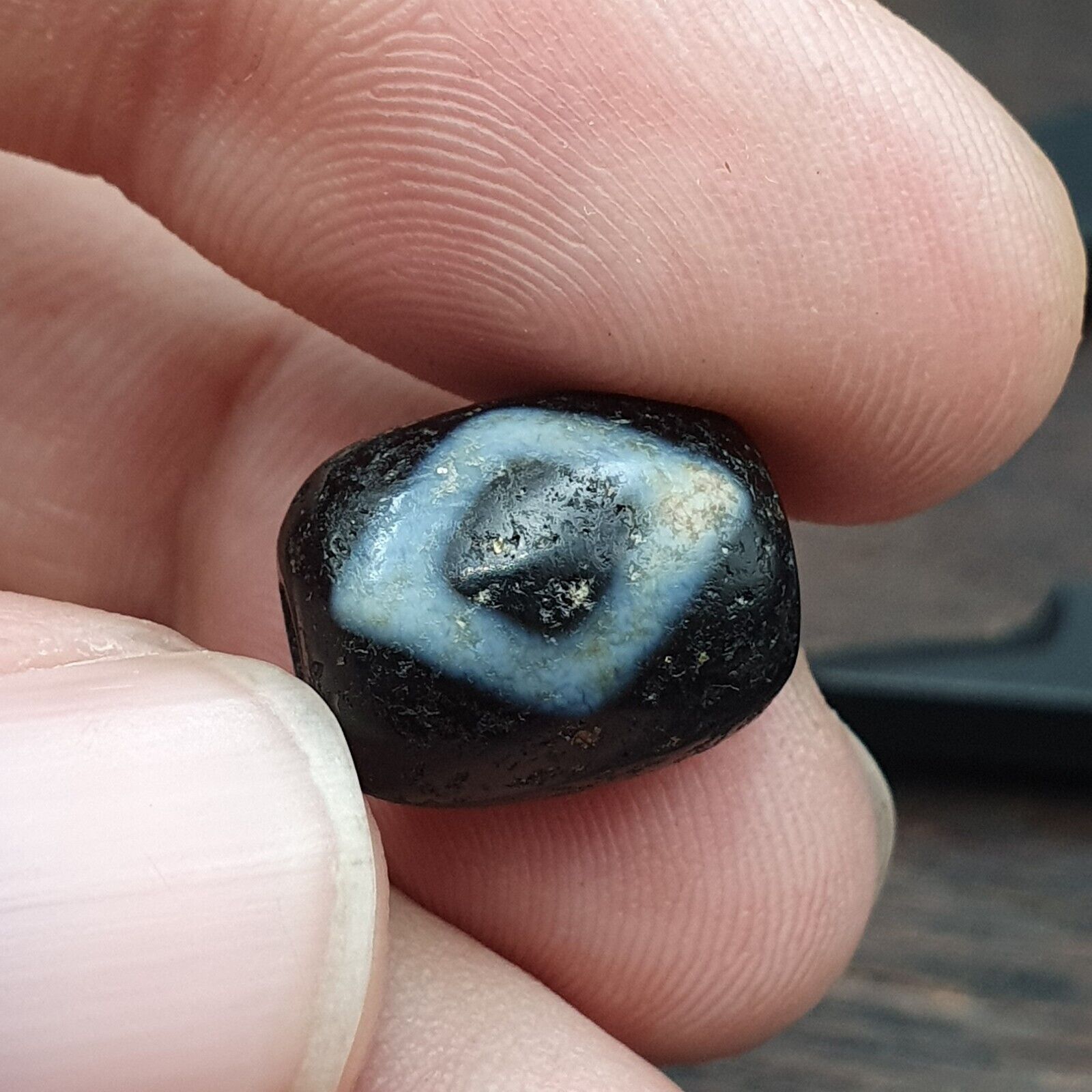 Antique Tibetan 2 Diamond eyes Agate Dzi Bead: A Rare Gem from the Past