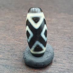 Antique Tibetan 3 Diamond eyes Agate Dzi Bead very Unique Smooth Skin Dzi Bead
