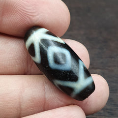 Antique Tibetan 3 Diamond eyes Agate Dzi Bead very Unique Smooth Skin Dzi Bead