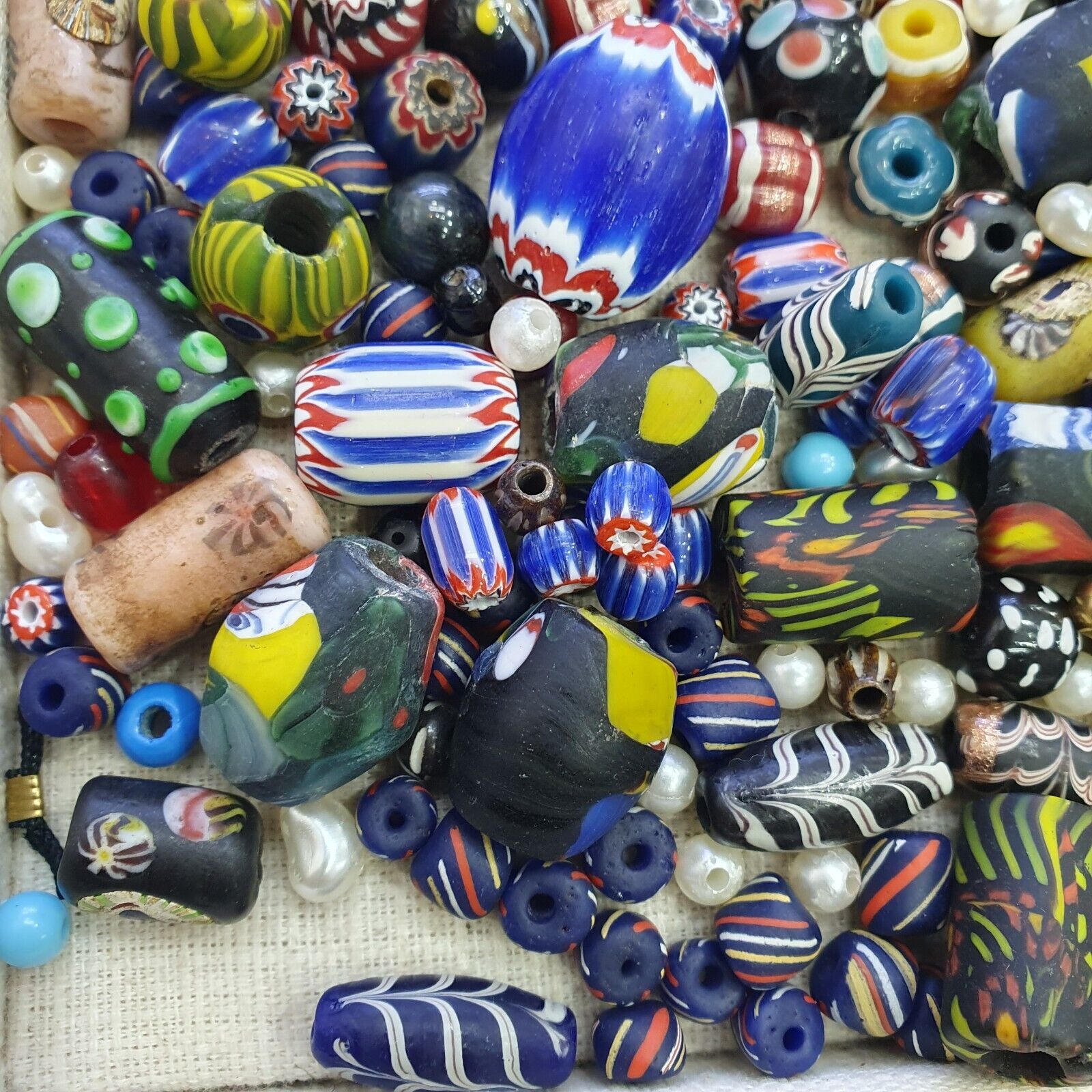 Vintage Glass Beads Mix lot For Collectors Jewelry Makers 308grams