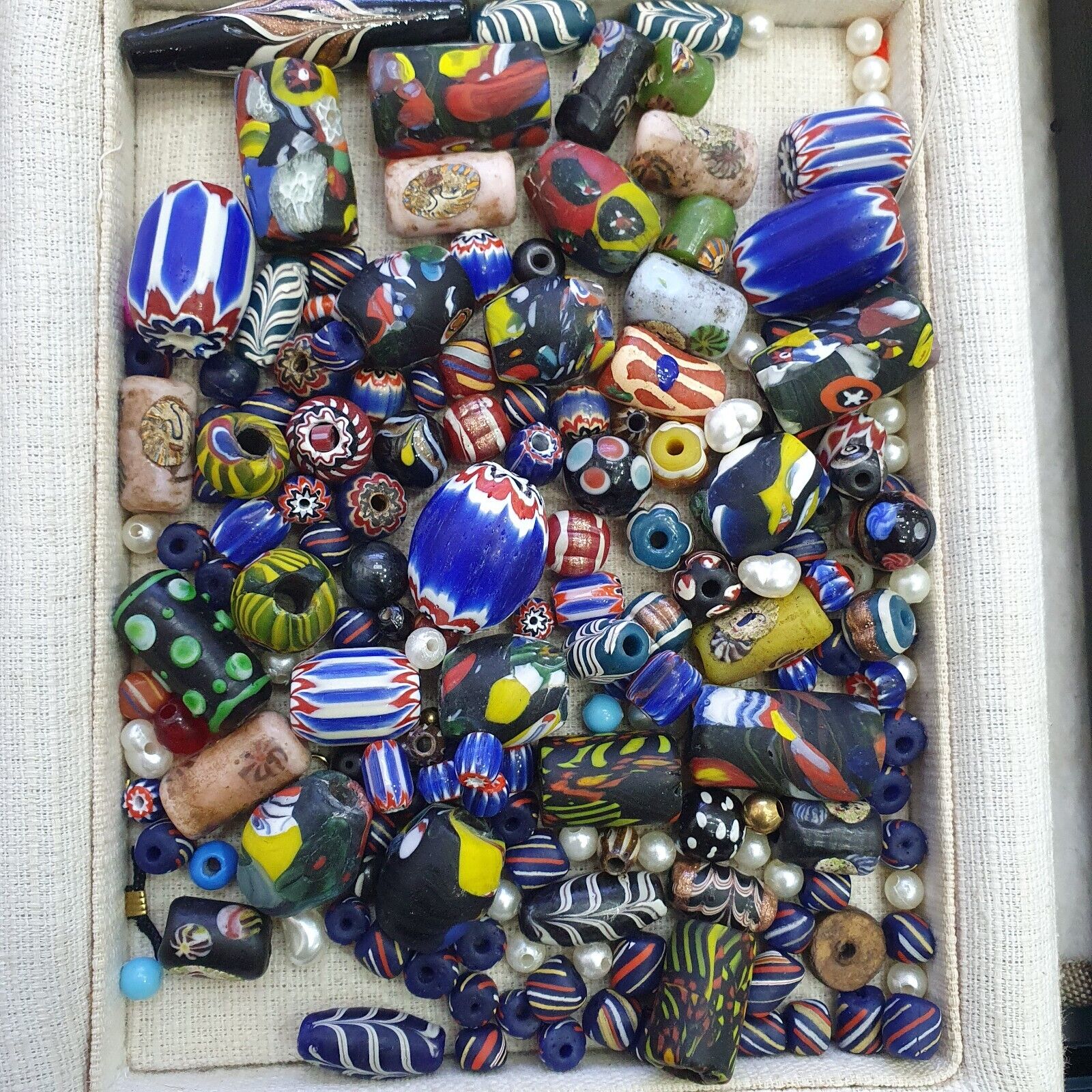 Vintage Glass Beads Mix lot For Collectors Jewelry Makers 308grams