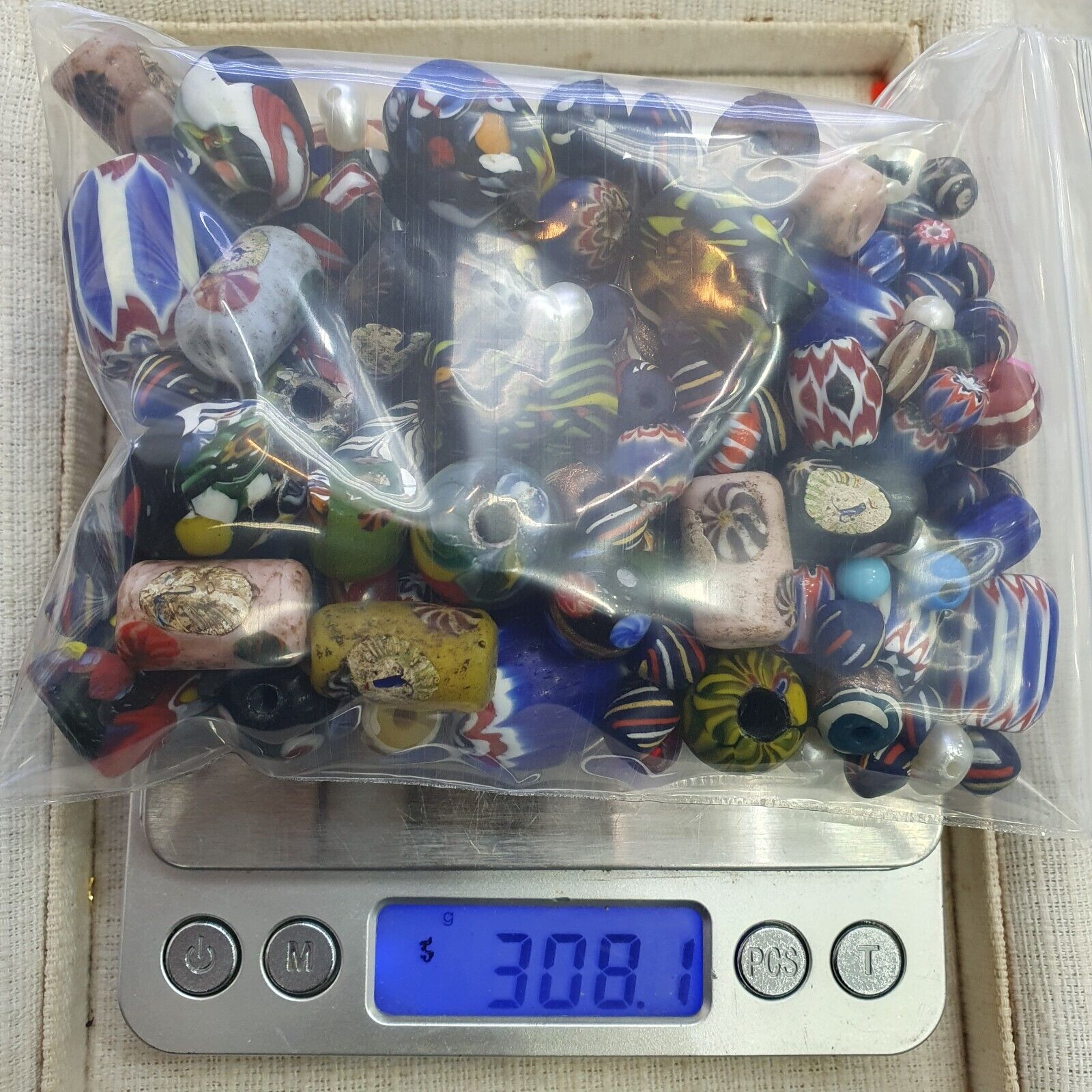 Vintage Glass Beads Mix lot For Collectors Jewelry Makers 308grams