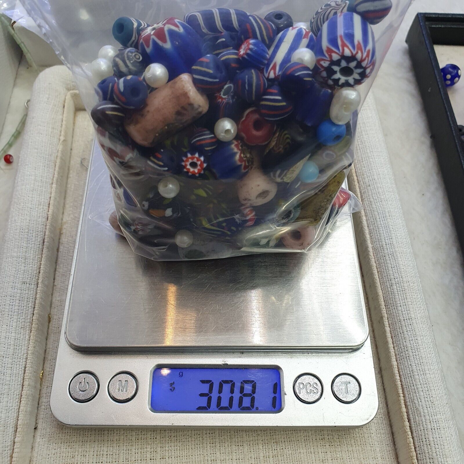 Vintage Glass Beads Mix lot For Collectors Jewelry Makers 308grams