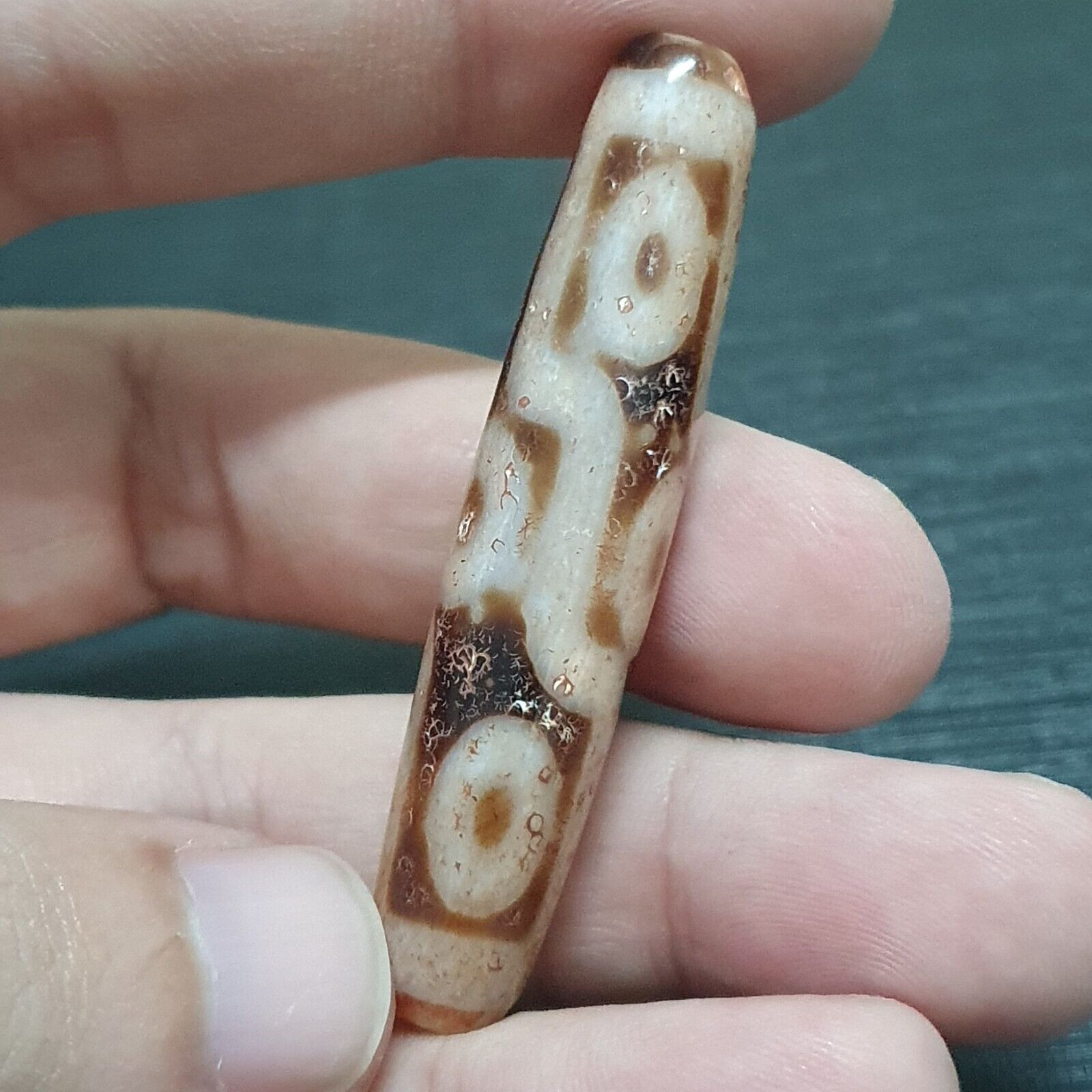 Rusted Vintage Old Himalayan Indo Tibetan 9 Eyes Agate Bead Unique pattern