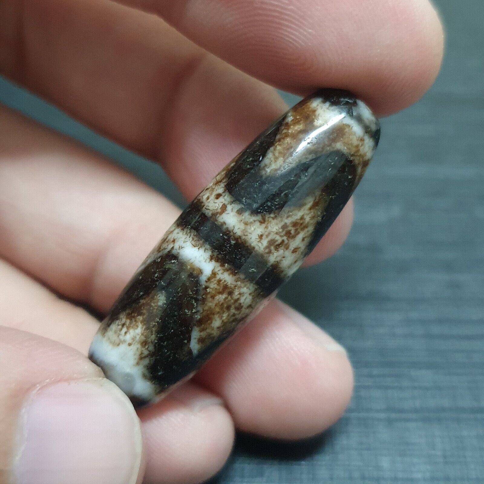 RUSTED Old Himalayan Indo Tibetan Agate DZI Bead Unique pattern