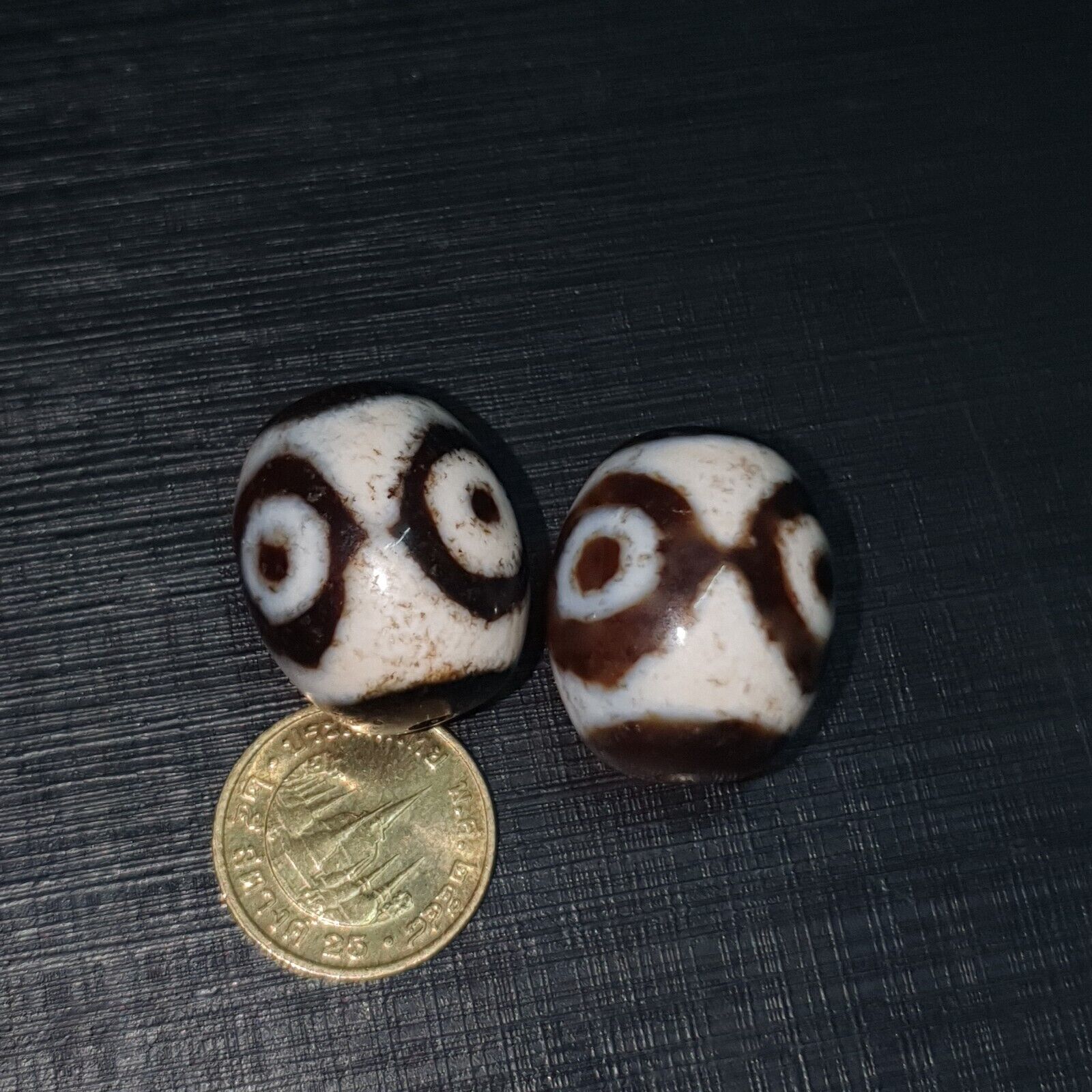 Lot 2 Beads Indo Tibetan 3 eyes Pattern Agate Dzi Amulet Beads