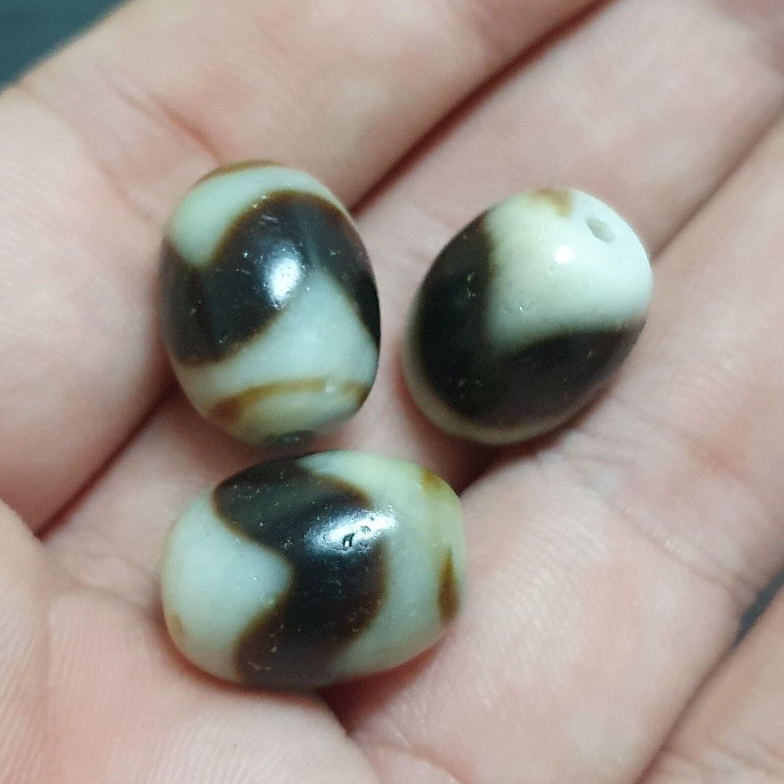 Lot 3 Beads Indo Tibetan Tiger Teeth Zigzag Pattern Agate Dzi Amulet Beads